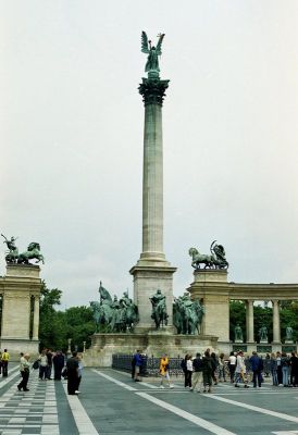 vorosliget   plac bohaterw 8812561452 o